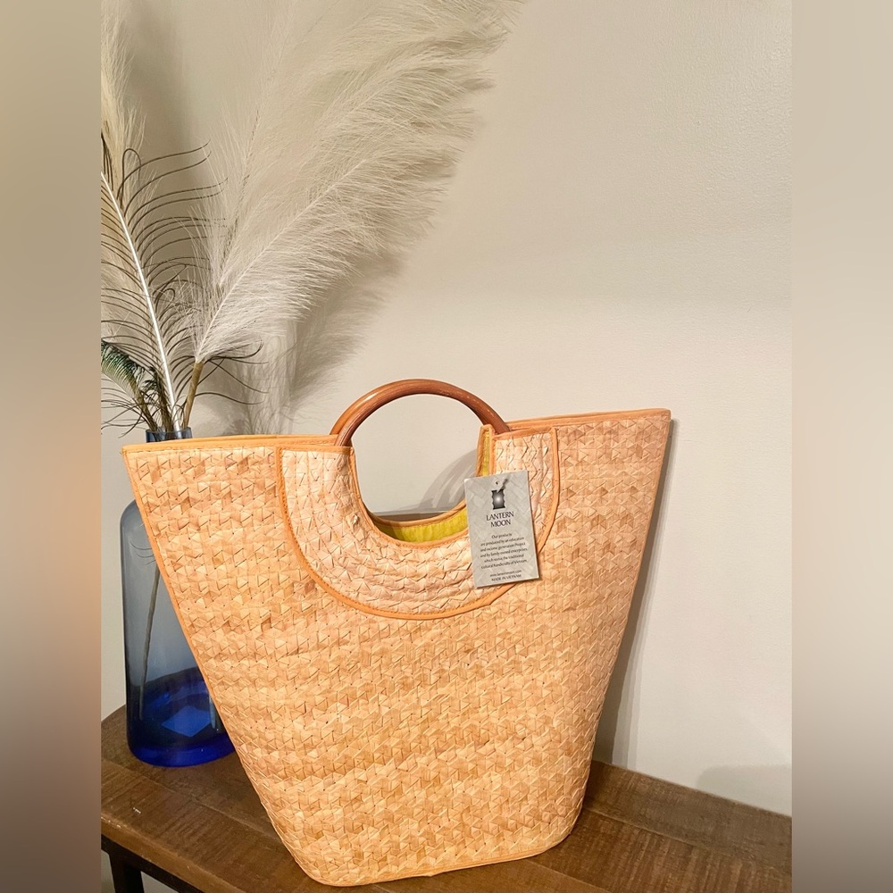 NWT- Rare Lantern Moon Woven Straw Geometric Bag With Round Wooden Handles Lined